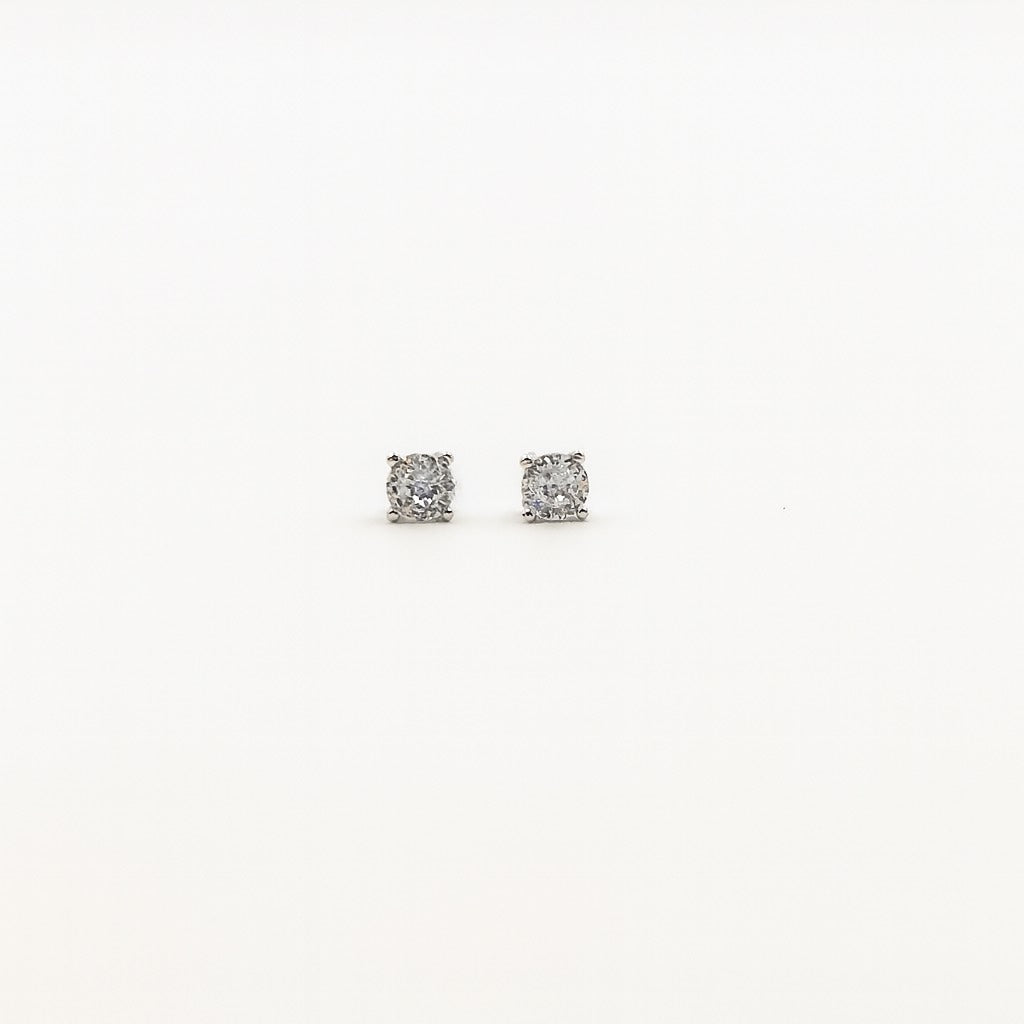 Sparkling Silver Stud Earrings – Classic Style