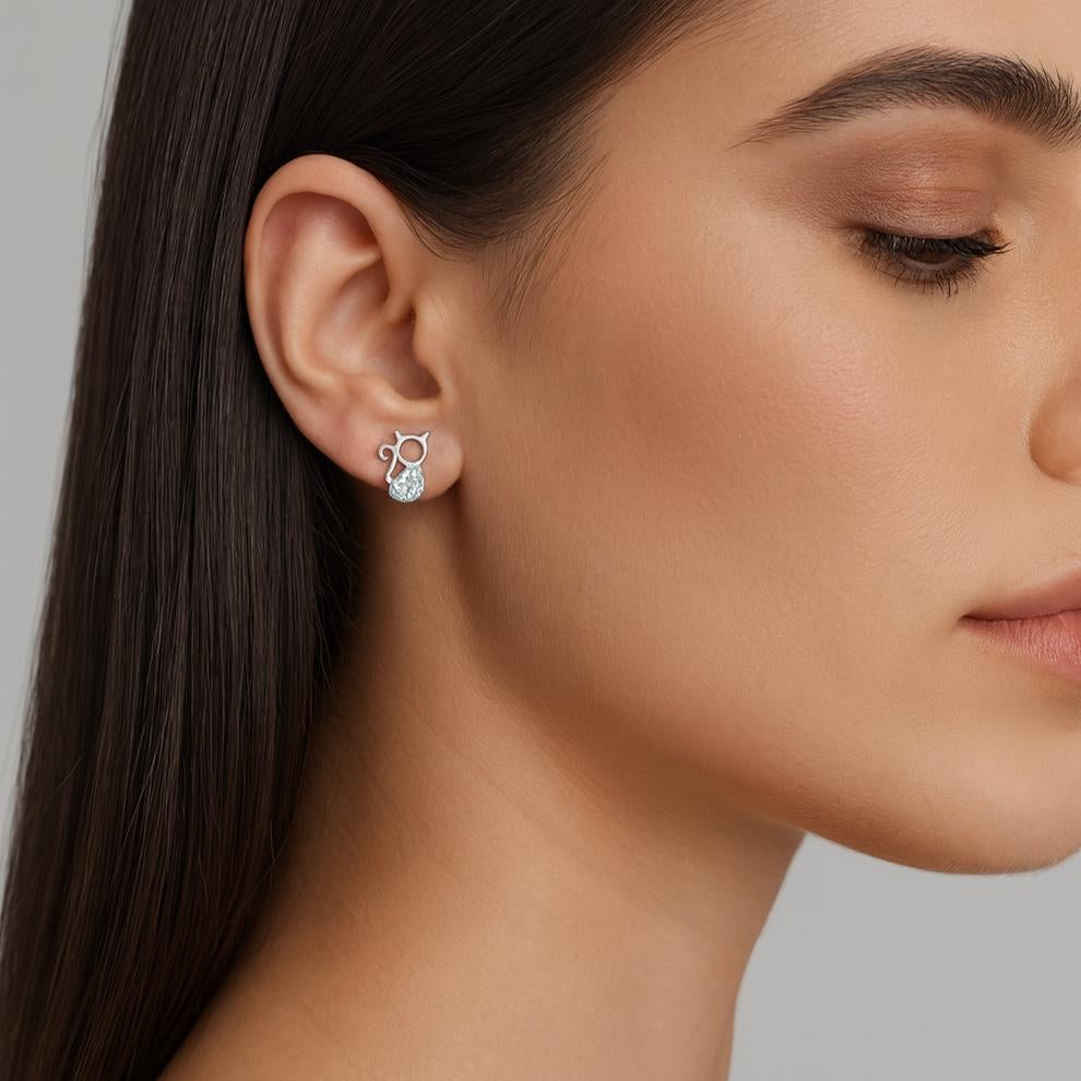 woman wearing a silver cat shaped earring for college outfit