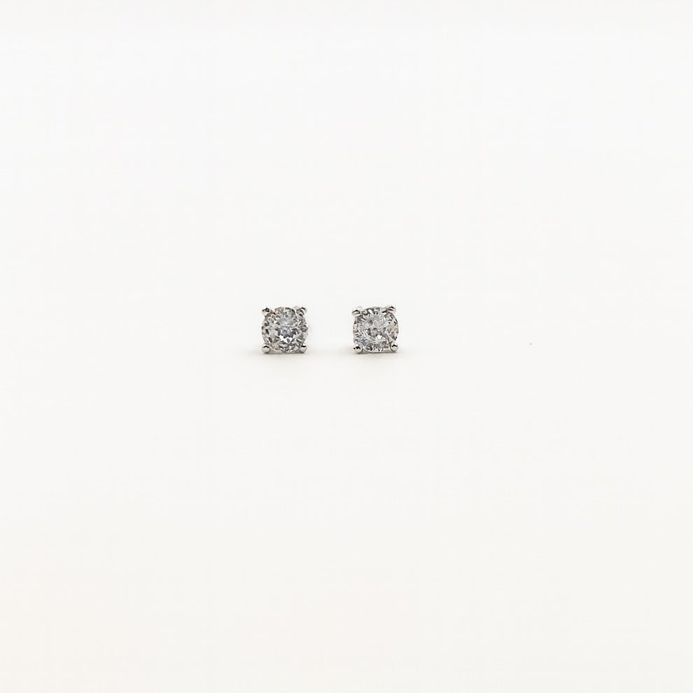 Sparkling Silver Stud Earrings – Classic Style