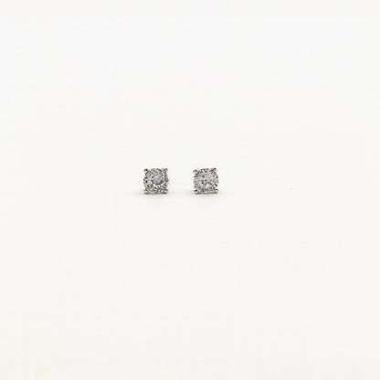 Sparkling Silver Stud Earrings – Classic Style